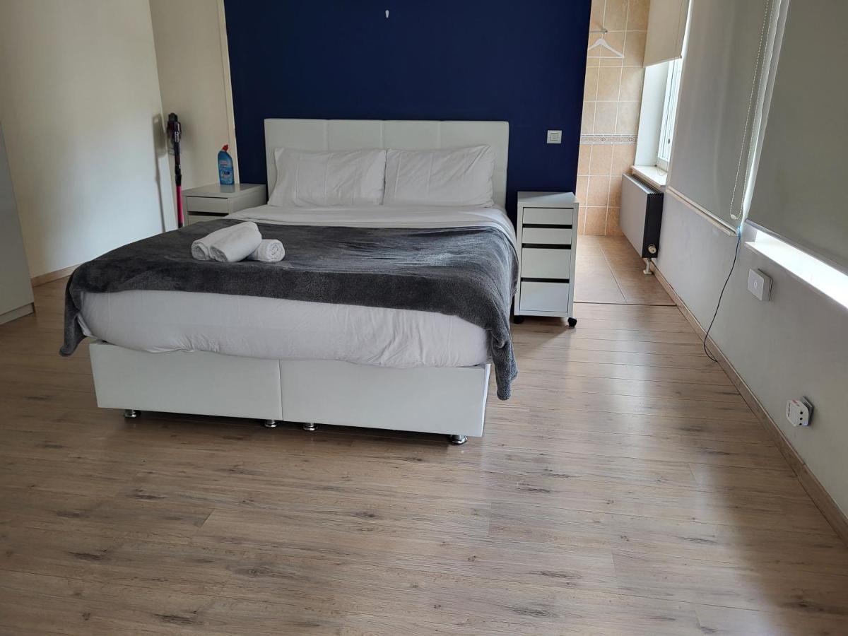Les Pieds A La Grande Place Brüsszel Kültér fotó