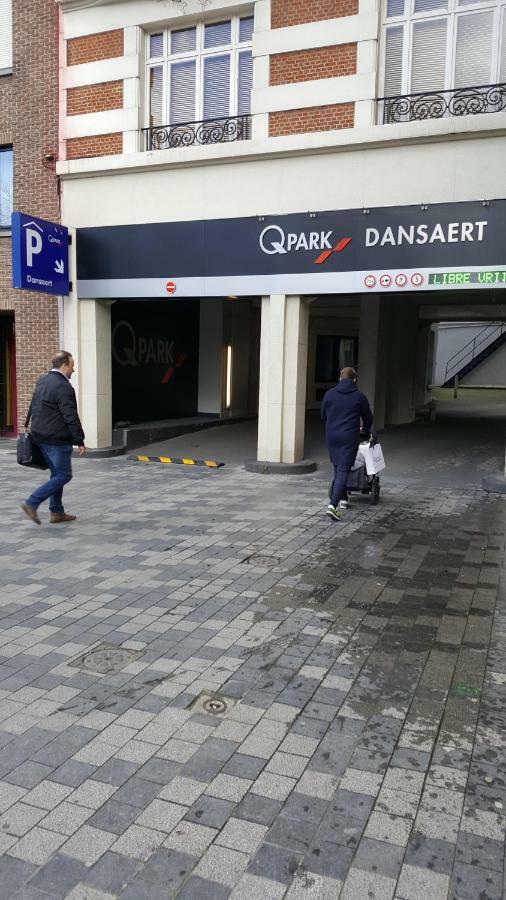 Les Pieds A La Grande Place Brüsszel Kültér fotó